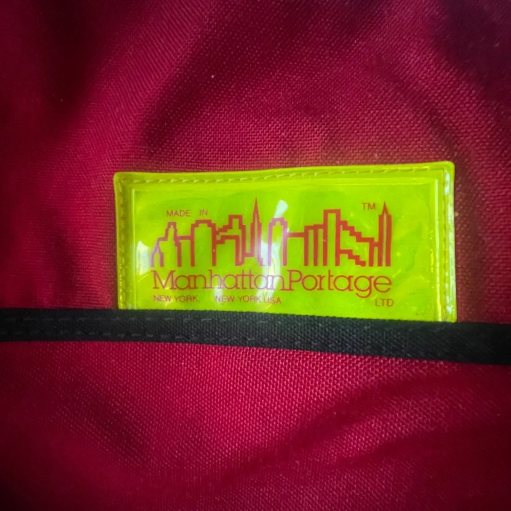 🎀Stylish Red Messenger Bag with Black Trim - Picture 2 of 11